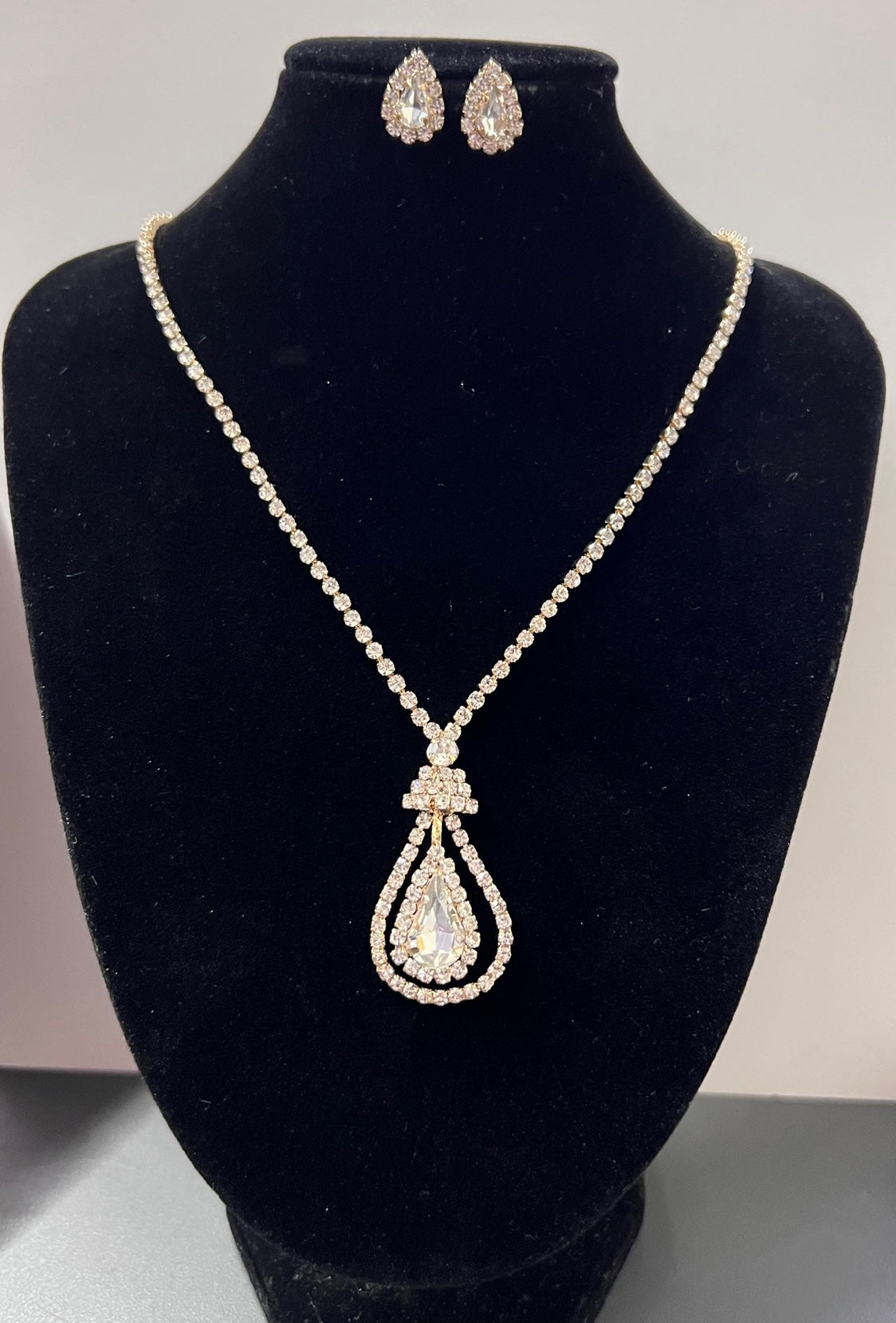 Calla Collection TR-3180 Luxurious Necklace, Earring & Bracelet Set