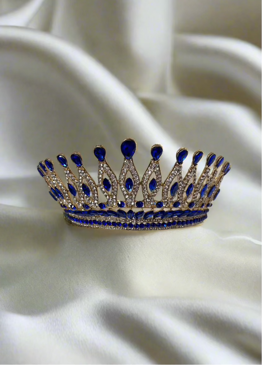 Elegant combination of timeless princess charm and modern boutique glamour in the Calla Collection TR-855 hair jewelry