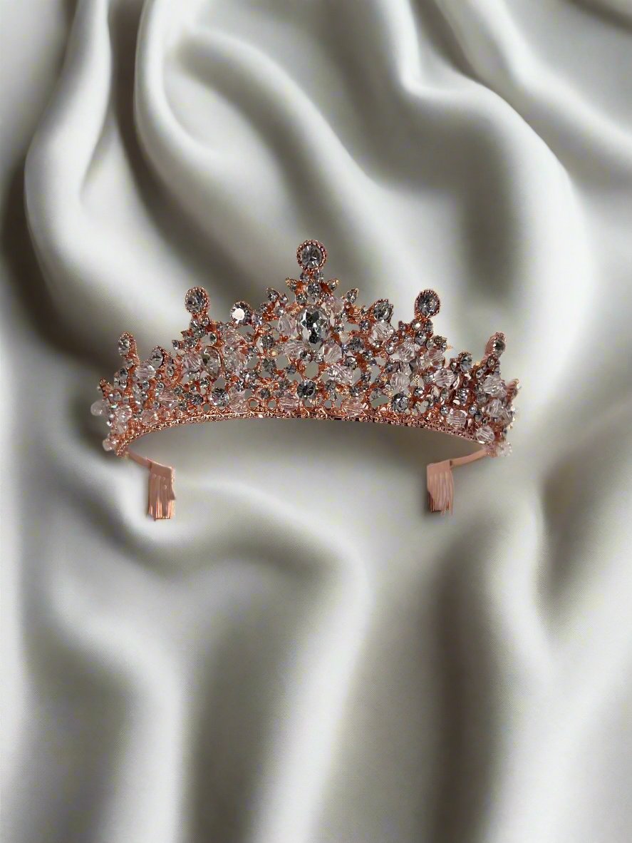 Calla Collection TR-41088 hair accessory with decorative design, shown in close-up image highlighting its intricate details.