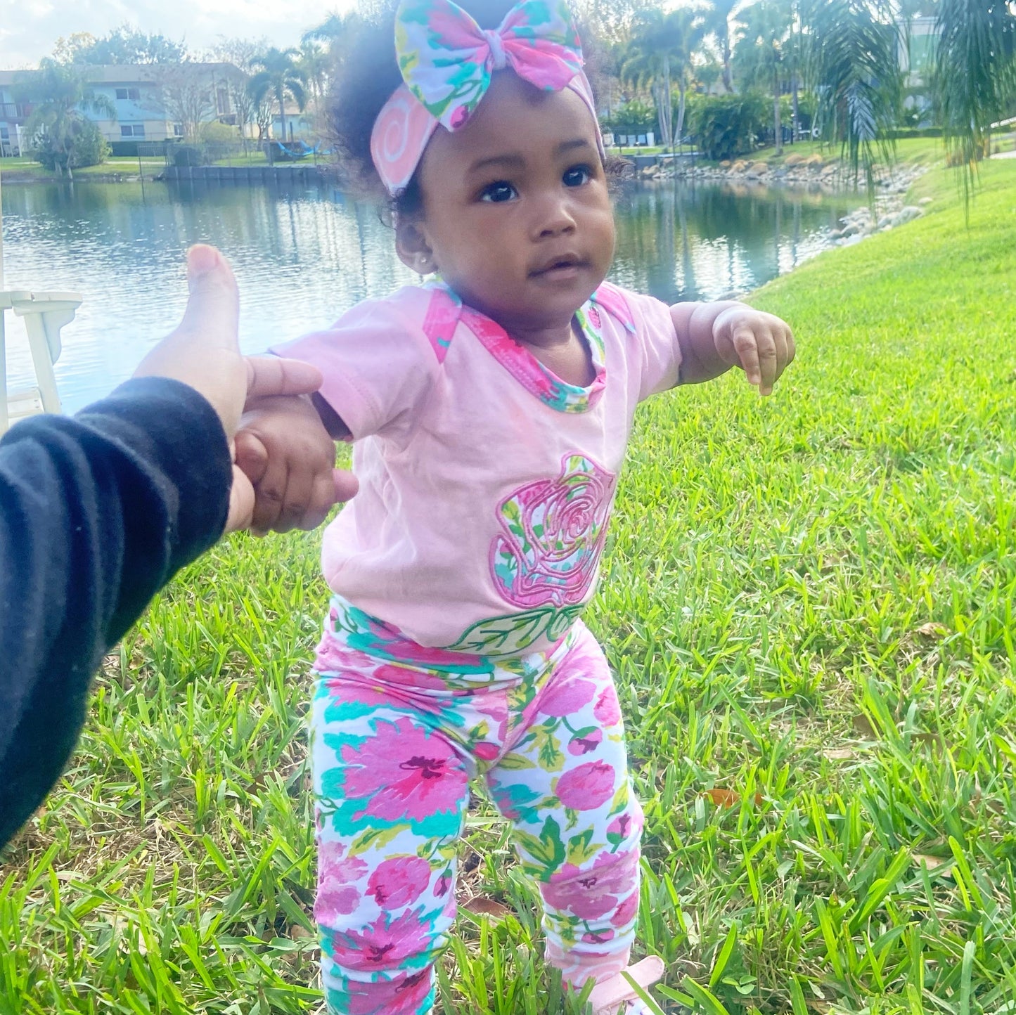 AnnLoren Baby Girls Layette Pink Floral Onesie Pants Headband 3pc Gift Set Clothing