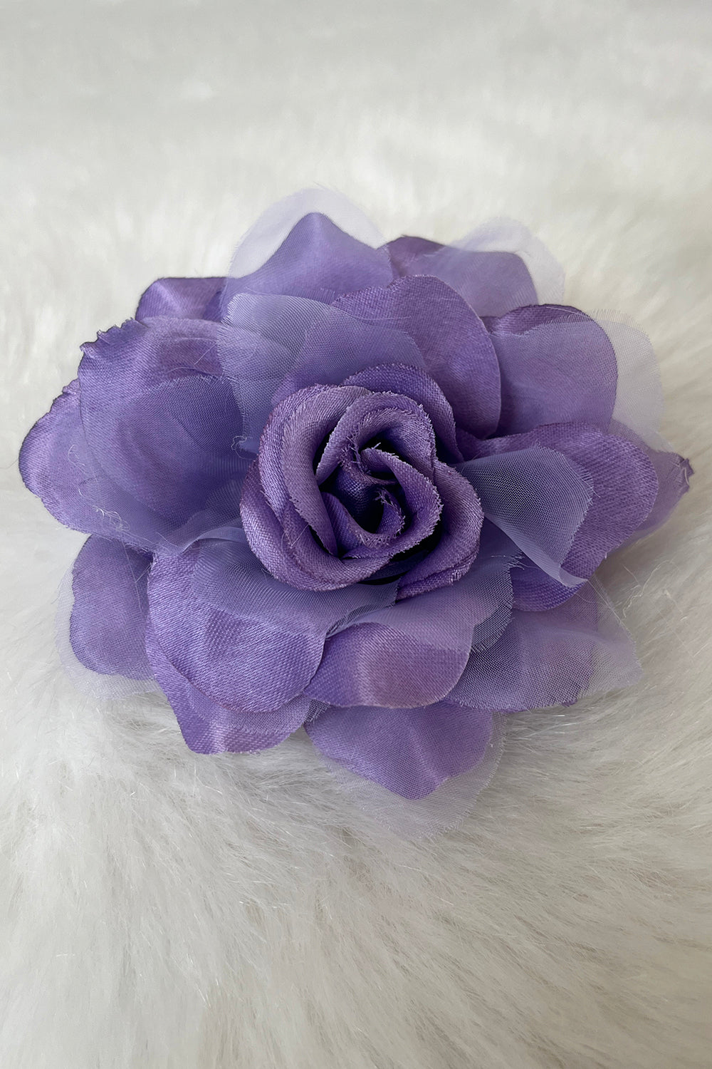 Kid's Dream fabric faux flowers in lavender, available as singles or packs, ideal as accessories for craft or decor projects.
