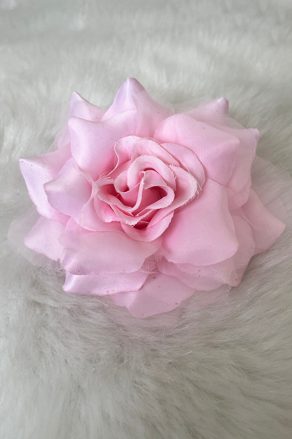 Pink fabric faux flower accessory by Kid's Dream, featuring a variety of single and pack floral fabric accessories.