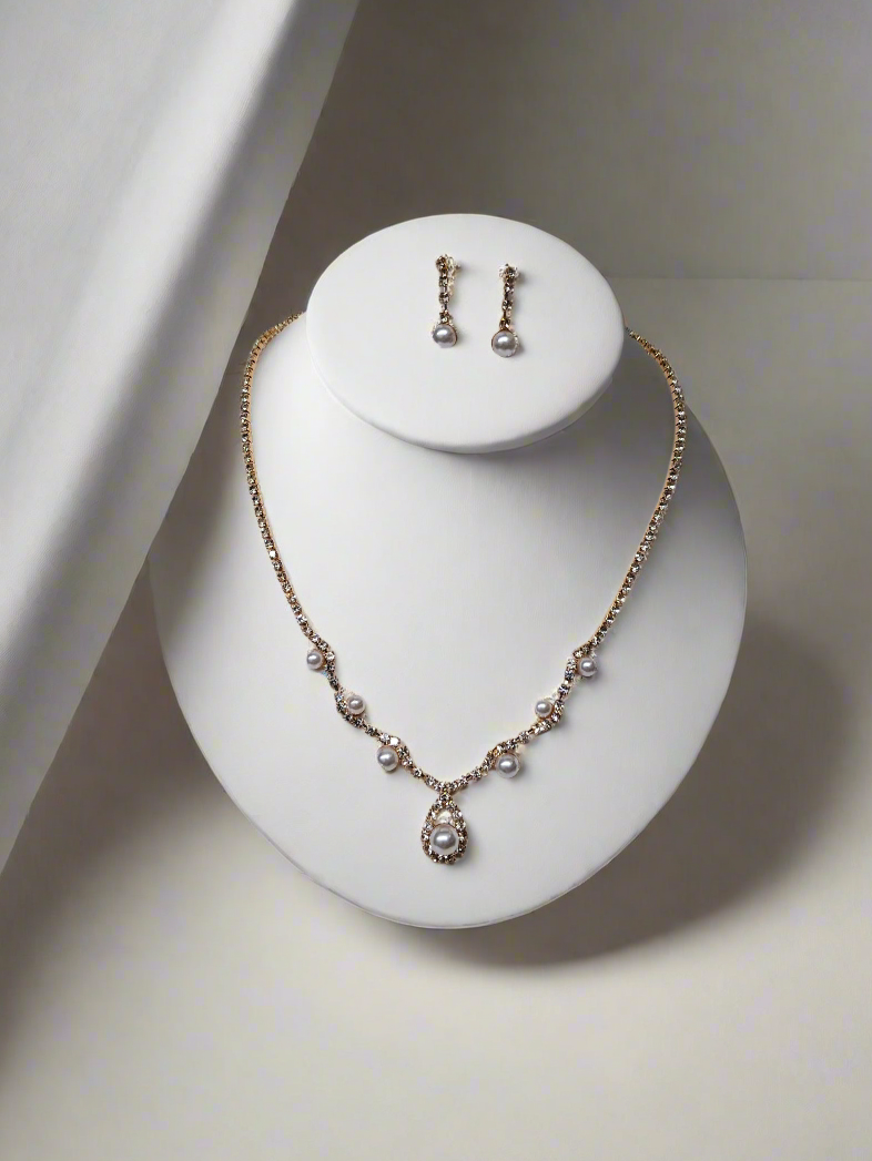 Calla Collection TR-22387 necklace featuring a delicate chain with a stylish pendant, displayed on a neutral background.