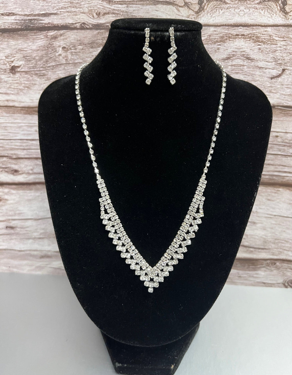 Calla Collection TR-3202 silver accessory with intricate design, displayed against a neutral background.
