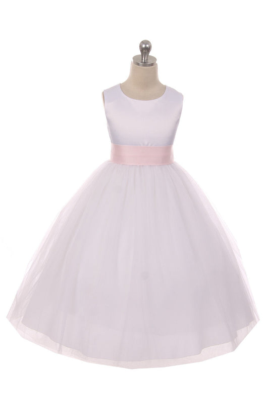 White satin sash and bow on a girls' dress from Kid's Dream, featuring elegant fabric and decorative details.