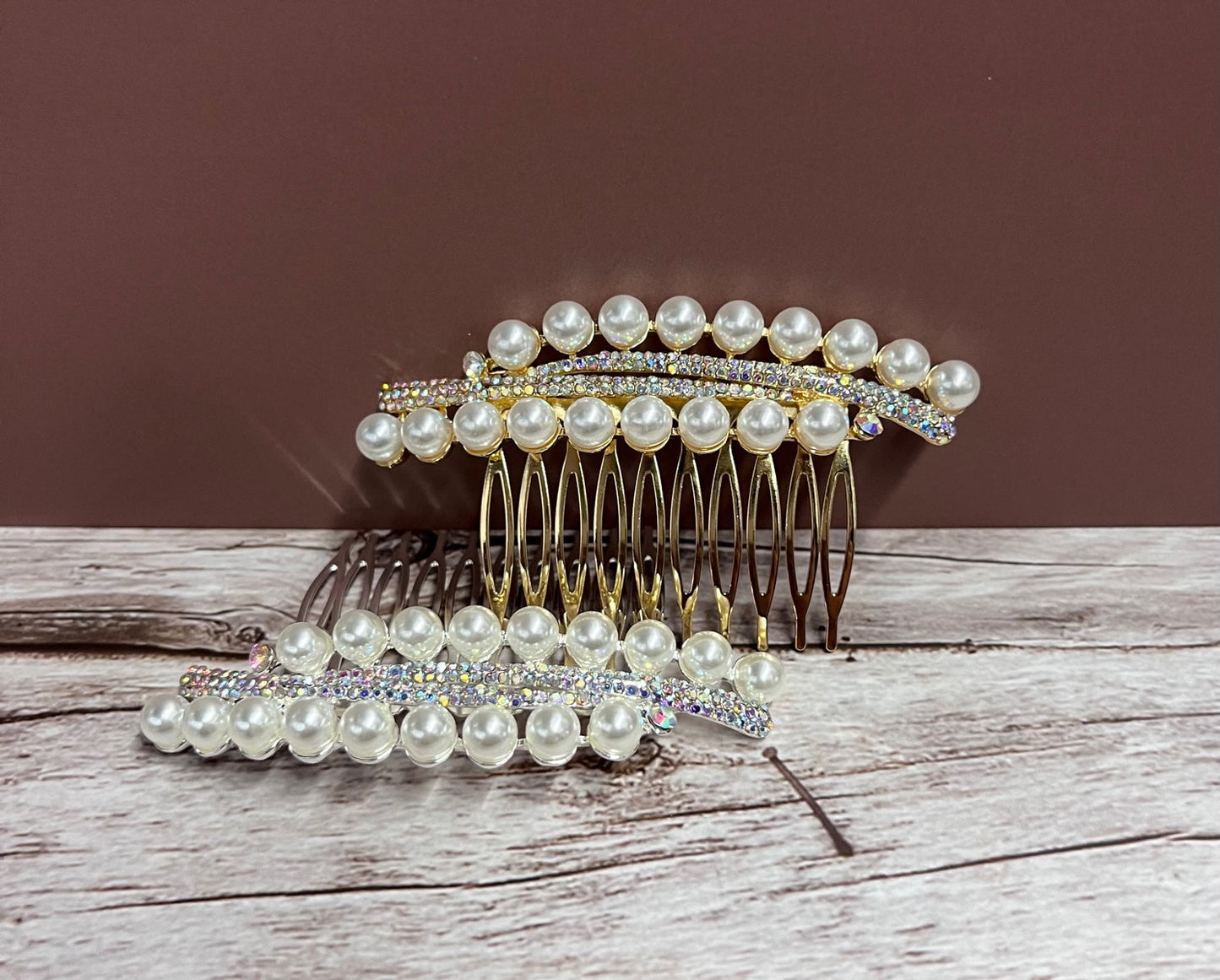 Delicate pearl hair comb from Calla Collection, sophisticated hairpin with intricate design, perfect for elegant hairstyles.