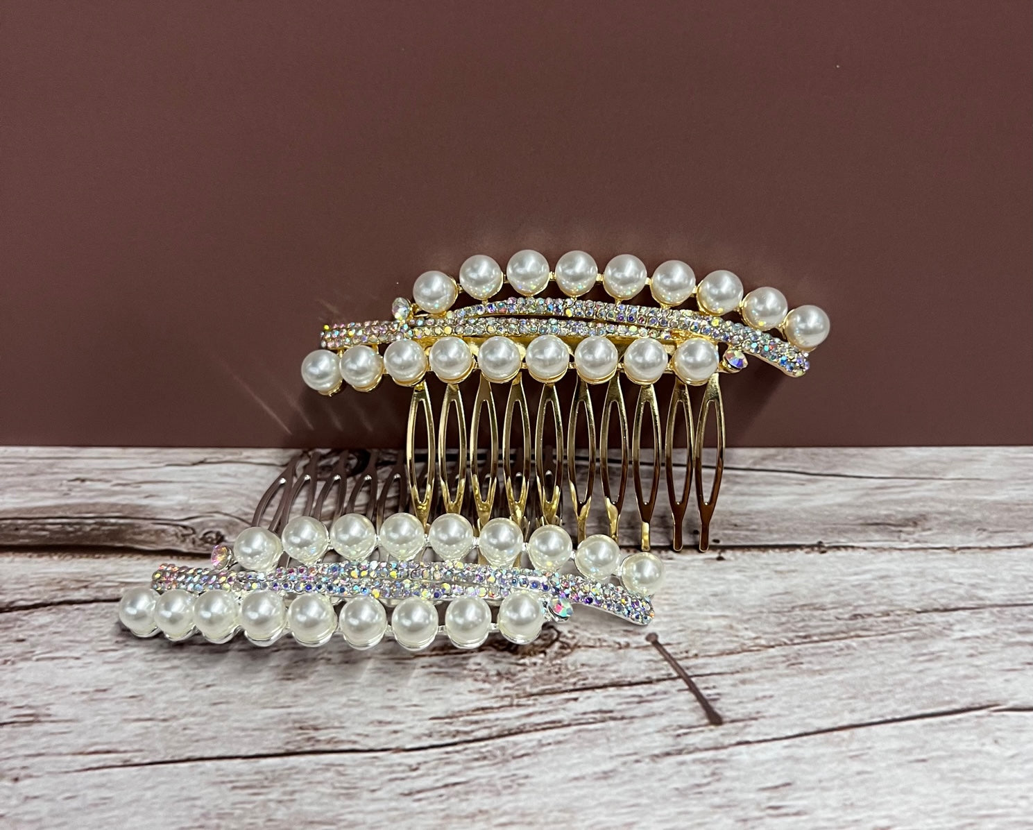 Delicate pearl hair comb from Calla Collection, sophisticated hairpin with intricate design, perfect for elegant hairstyles.