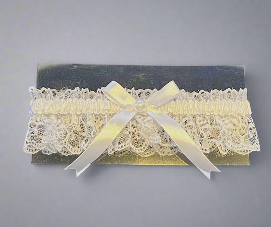CALLAcollection GA-926 hair accessory, stylish and versatile hair clip or pin for various hairstyles, in a sleek design.