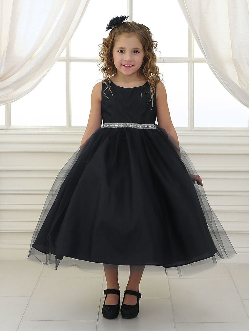 Styling details on the Calla Collection D-754 special occasion outfit