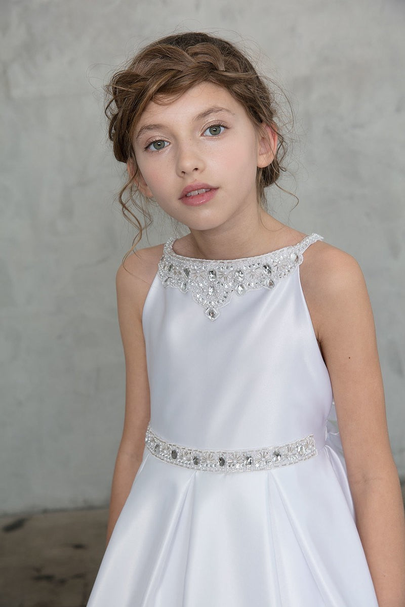 Delicate cinch-waist trim detailing highlighting the tailored natural waistline of the Calla Collection D-786 gown.