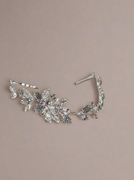 Calla collection TR-619 jewelry piece featuring intricate design and elegant craftsmanship, displayed on a neutral background.