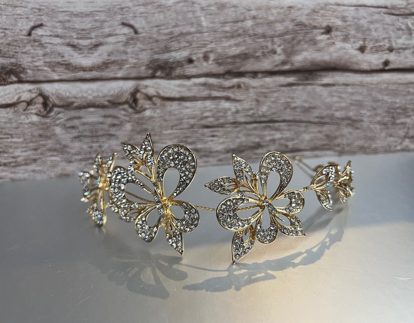 Calla Collection TR-630 gold jewelry piece featuring intricate design and polished finish, close-up view of the elegant accessory.