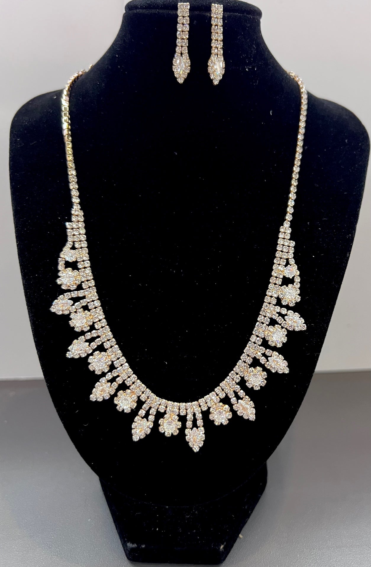 Calla Collection TR-22102 Sparkling Statement Rhinestone Necklace Set