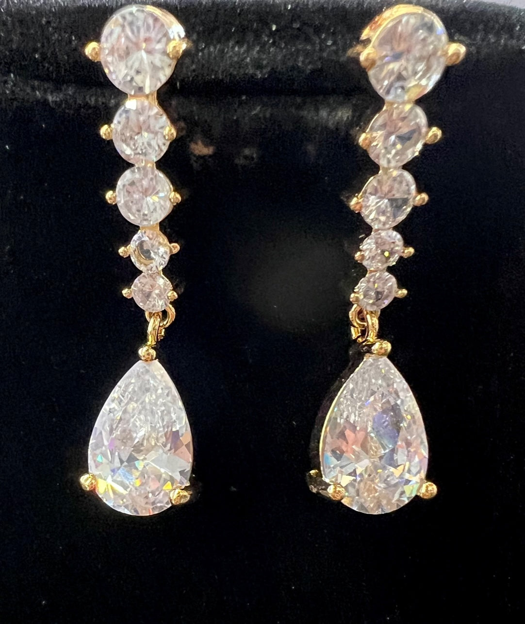 Calla Collection Earrings TR-10357 Stunning Elegant Cubic Zirconia CZ Earrings