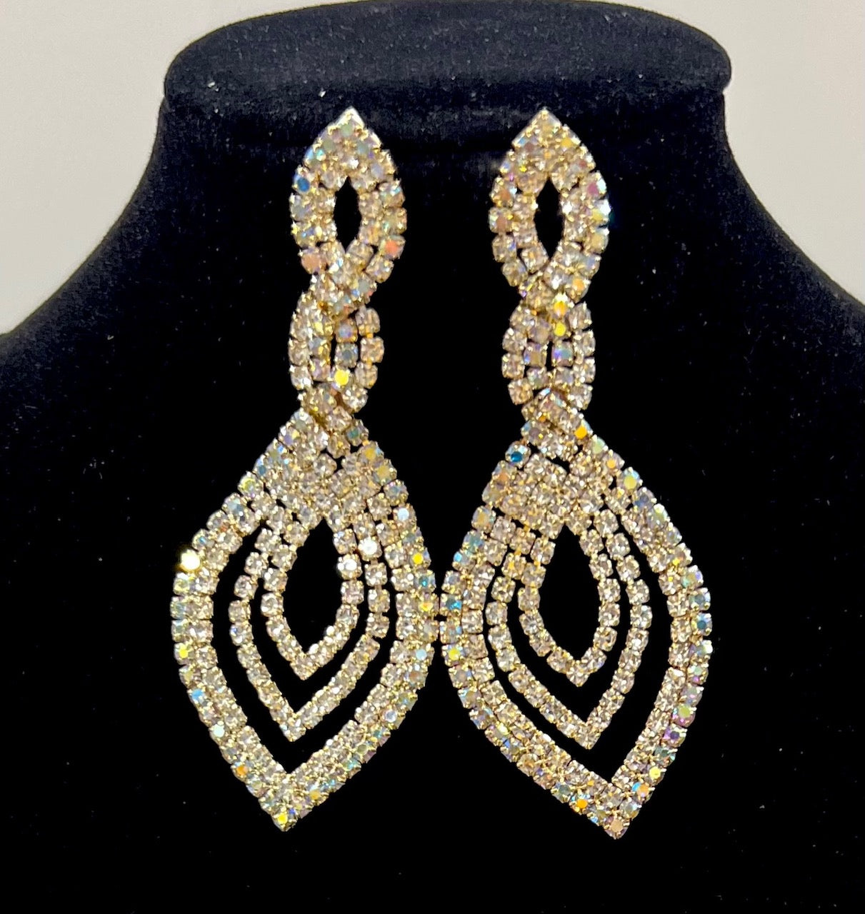 Calla Collection Earrings TR-11098 Lightweight Glamour Rhinestone Dangle Earrings