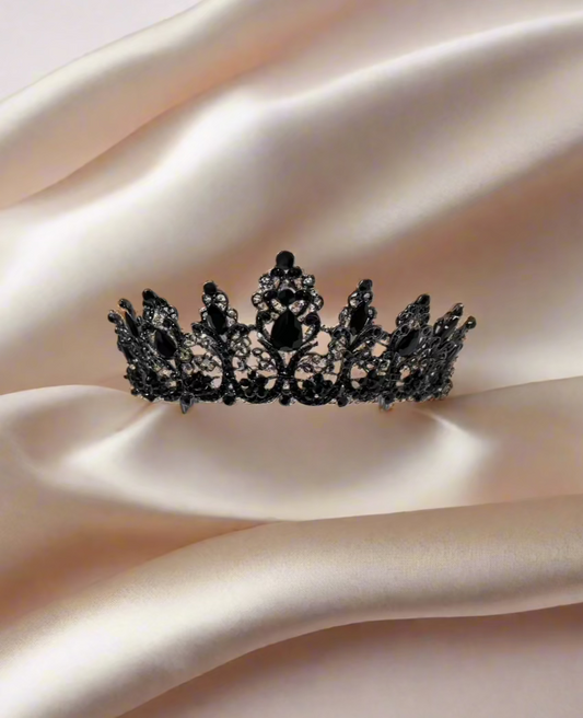 CALLAcollection TR-915 jewelry piece featuring intricate design and elegant craftsmanship, shown in a close-up image.