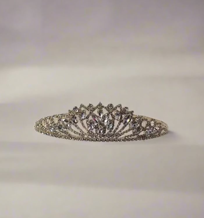 Calla Collection TR-40316 hair accessory featuring a stylish decorative clip or pin, designed for versatile hair styling.