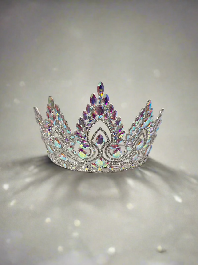 Calla Collection TR-960 jewelry piece featuring intricate design and shiny metallic finish, detailed close-up image.