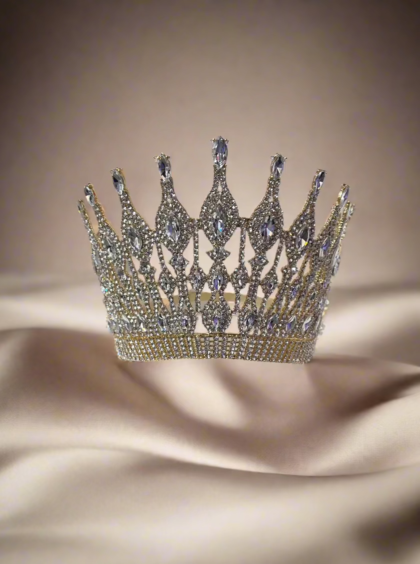 Elegant CALLAcollection TR-956 jewelry piece featuring intricate design, displayed on a neutral background.