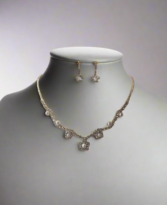 CallaCollection KR-1117 necklace featuring a delicate chain and elegant pendant, styled on a neutral background.