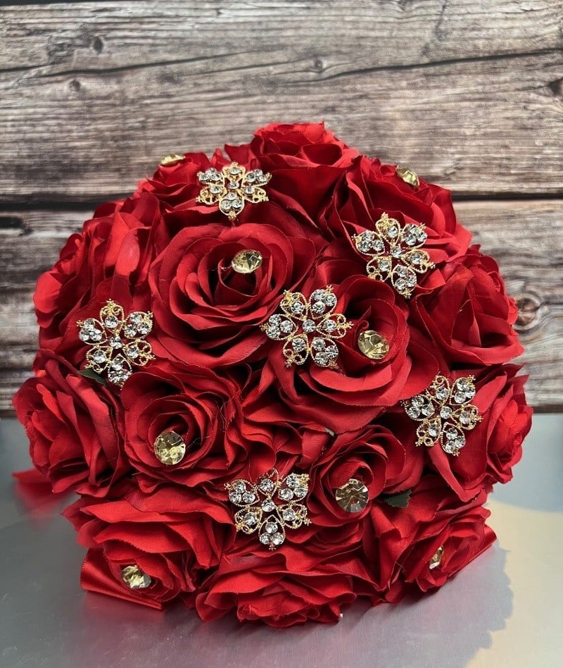 Compact and beautifully structured kids flower arrangement designed for traditional milestone celebrations.