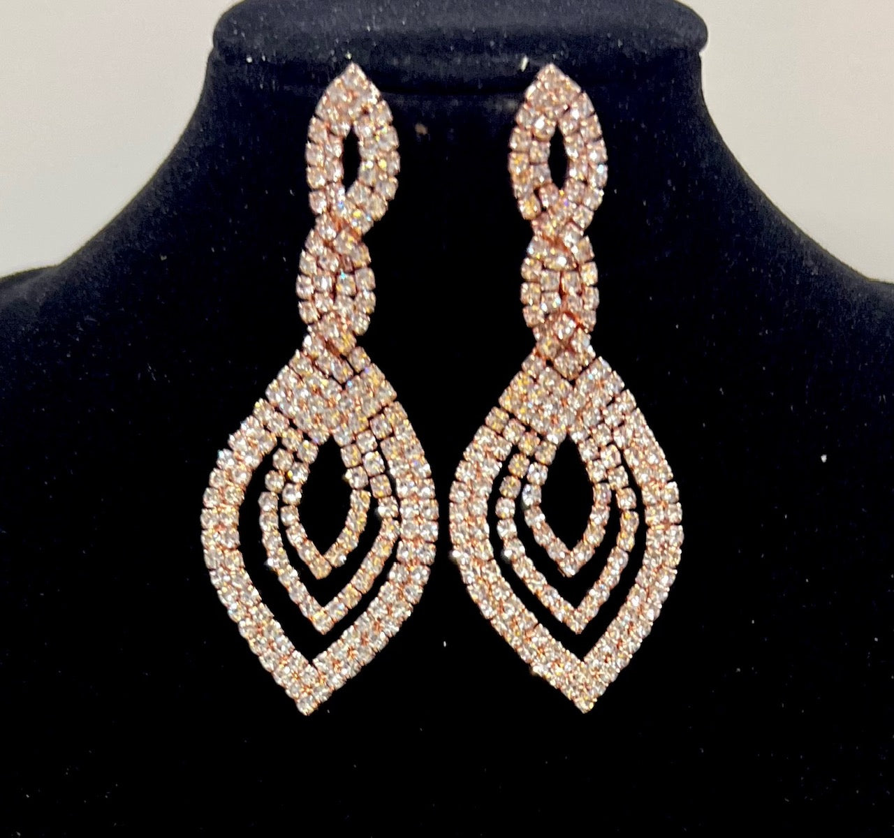 Calla Collection Earrings TR-11098 Lightweight Glamour Rhinestone Dangle Earrings