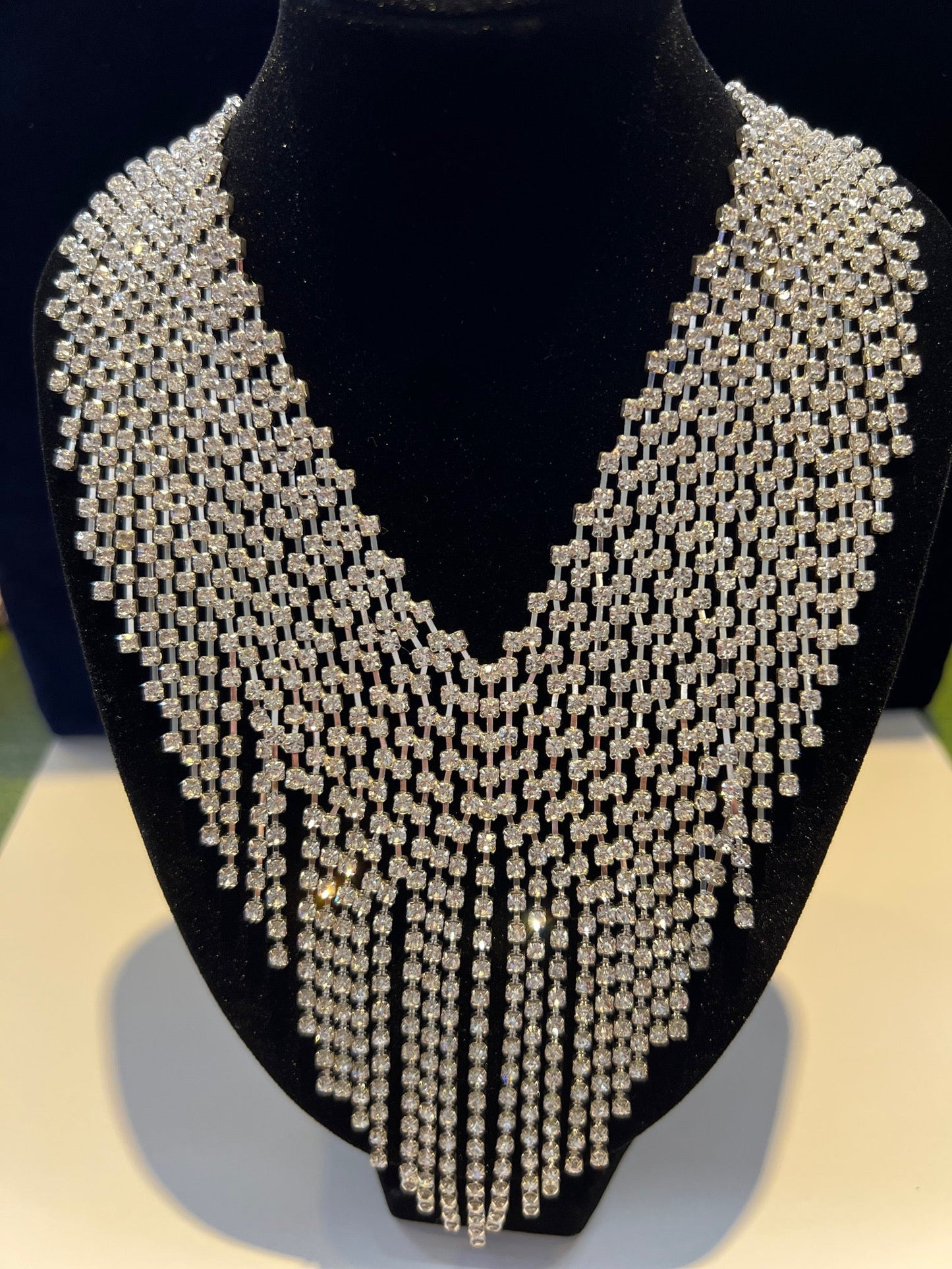 Calla Collection TR-20662 Elegant Ballroom Portrait Necklace Set