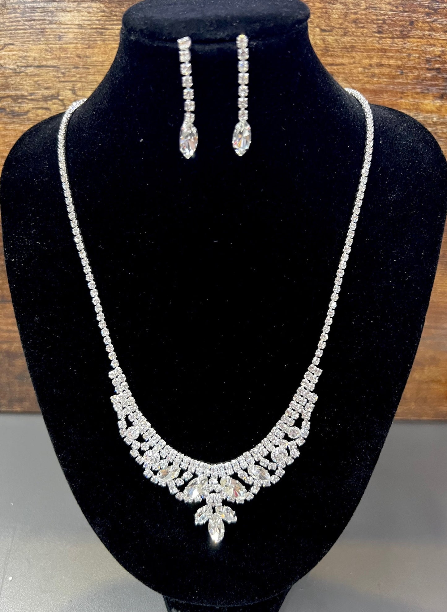 Calla Collection TR-3165 Dazzling Luxury Necklace, Earring & Bracelet Set