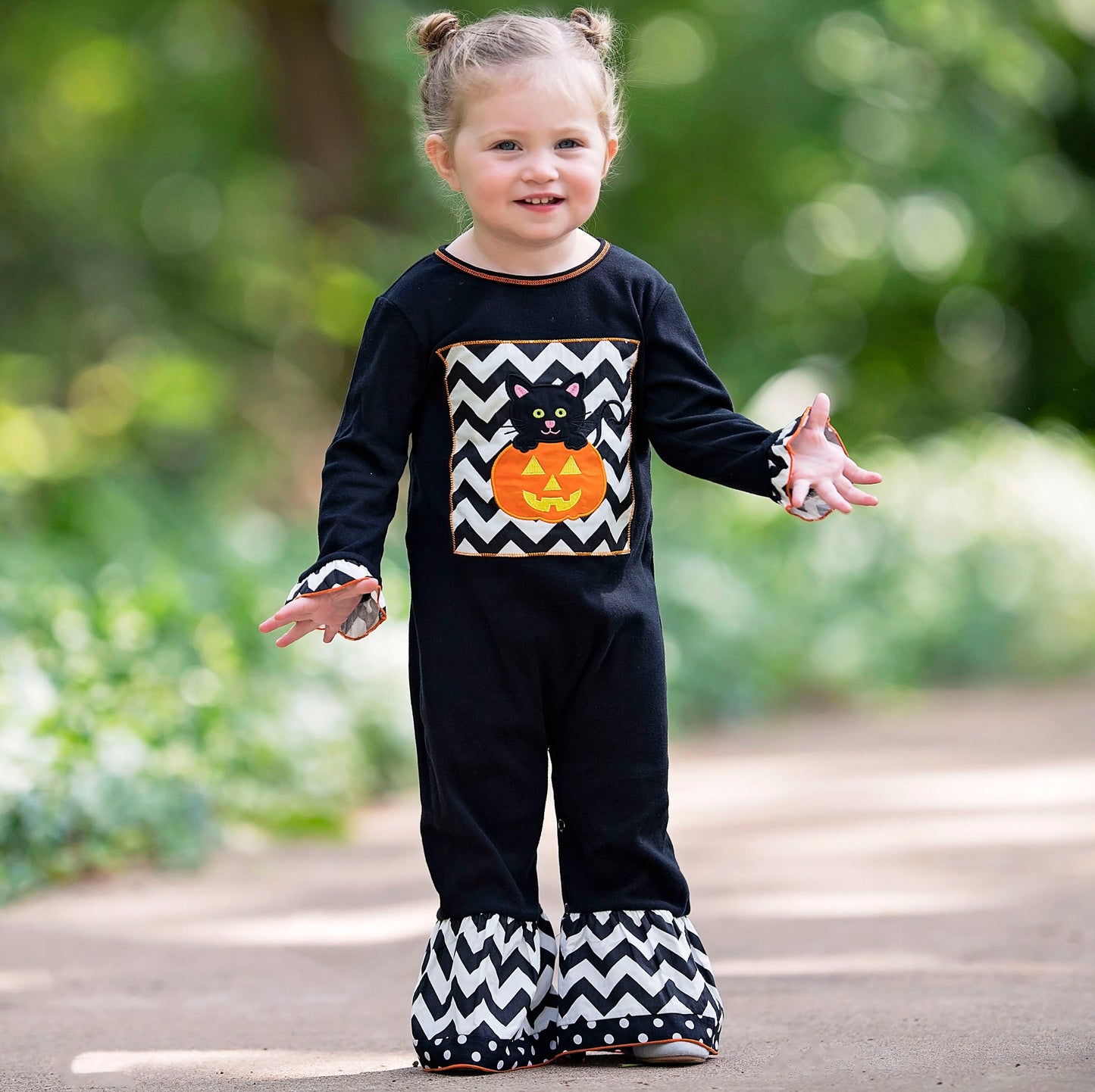 AnnLoren Baby Girls Black & White Halloween Kitten Pumpkin Holiday Romper
