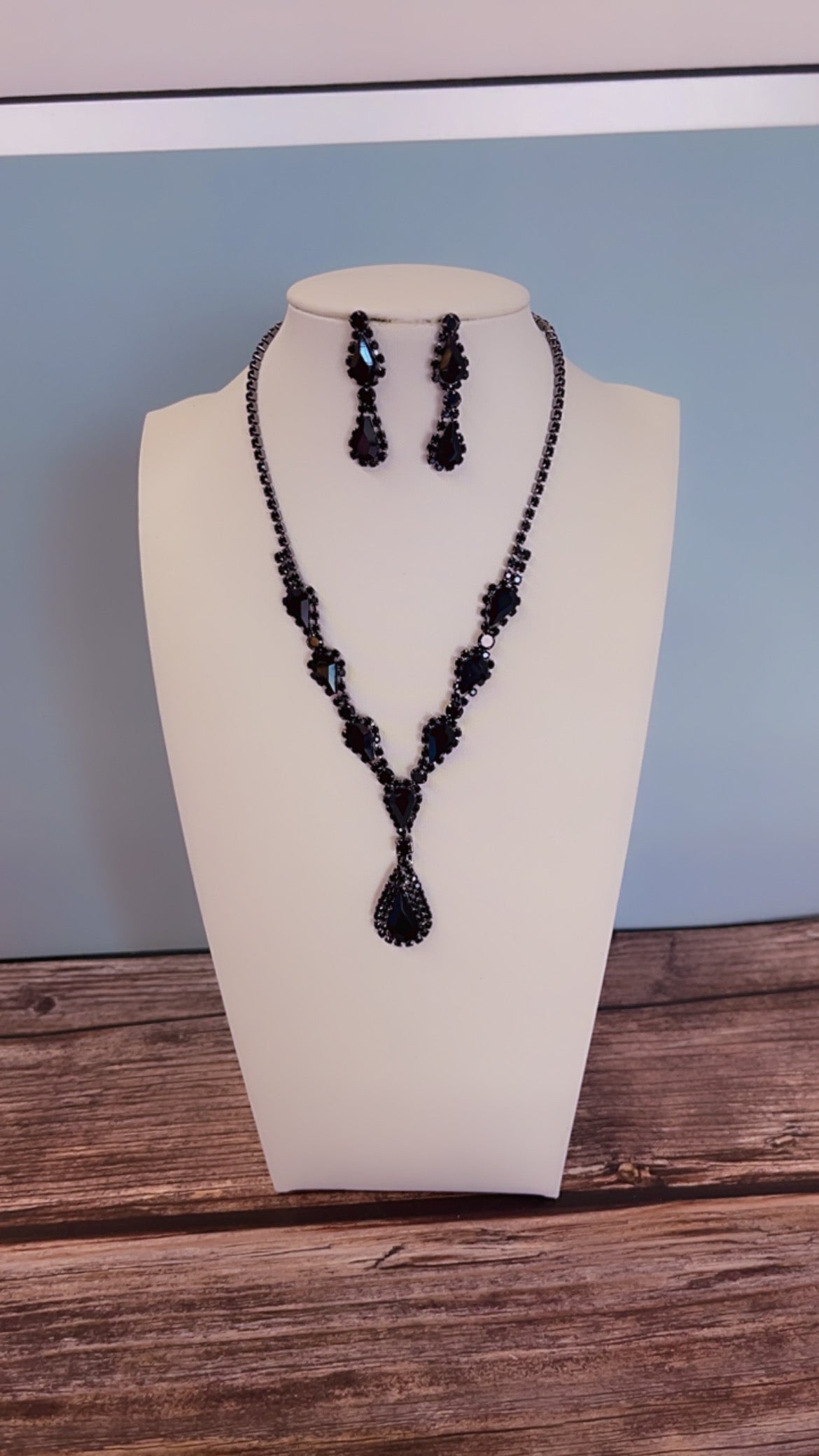 Calla Collection TR-20679 Affordable Bling Rhinestone Necklace & Earring Set