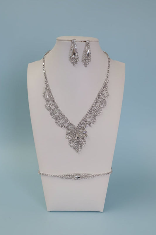 Silver CALLAcollection necklace with intricate chain and elegant pendant, showcasing detailed craftsmanship and stylish design.