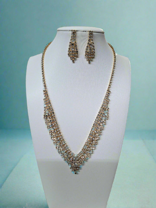 CALLAcollection TR-3224 necklace with elegant silver chain and intricate pendant, displayed on a neutral background.